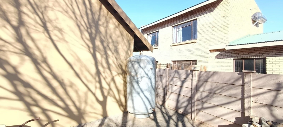 4 Bedroom Property for Sale in Langenhovenpark Free State